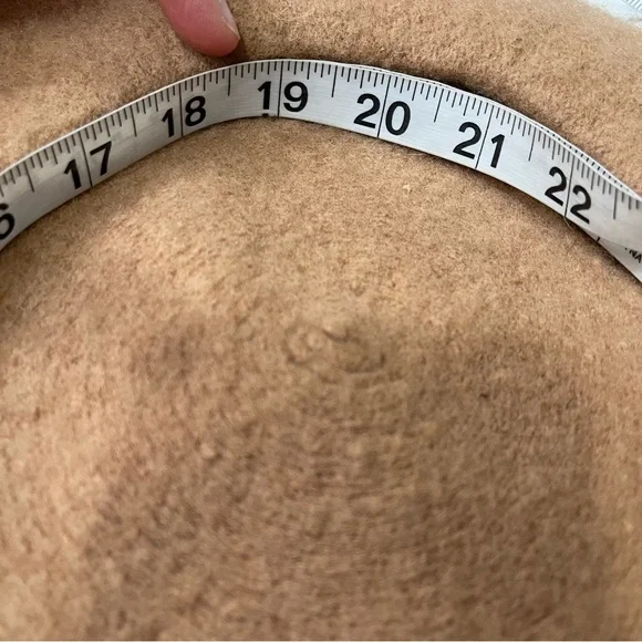 Classic wool beret hat camel color French style classic stylish neutral - Picture 8 of 8